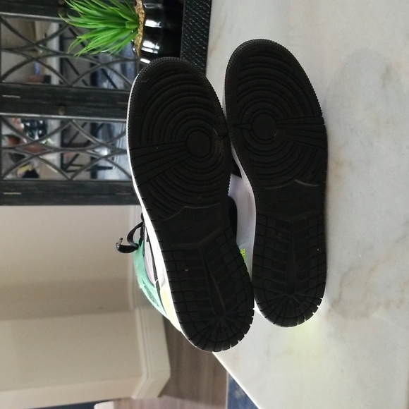 Nike Air Jordans with box - Picture 5 of 12